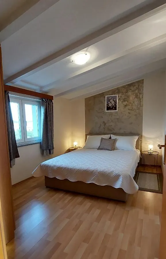 Apartmani Diva Malinska 0*,  Croatia