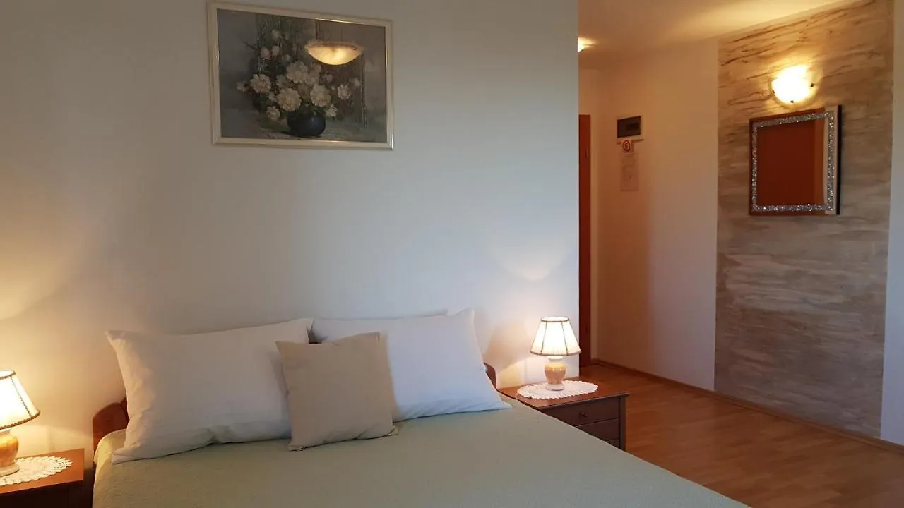 Apartmani Diva Malinska 0*,  Croatia